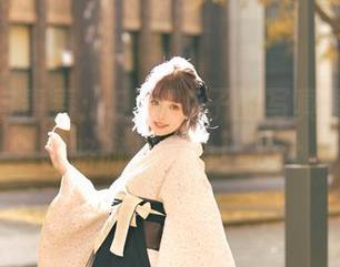 白衬衫与青春：ElyEE子的写真图集带你领略时尚魅力！.txt
