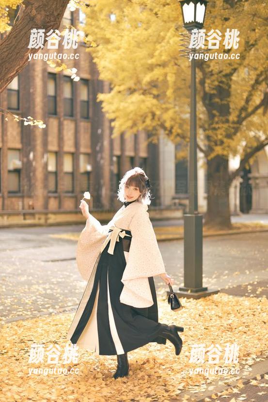 白衬衫与青春：ElyEE子的写真图集带你领略时尚魅力！.txt