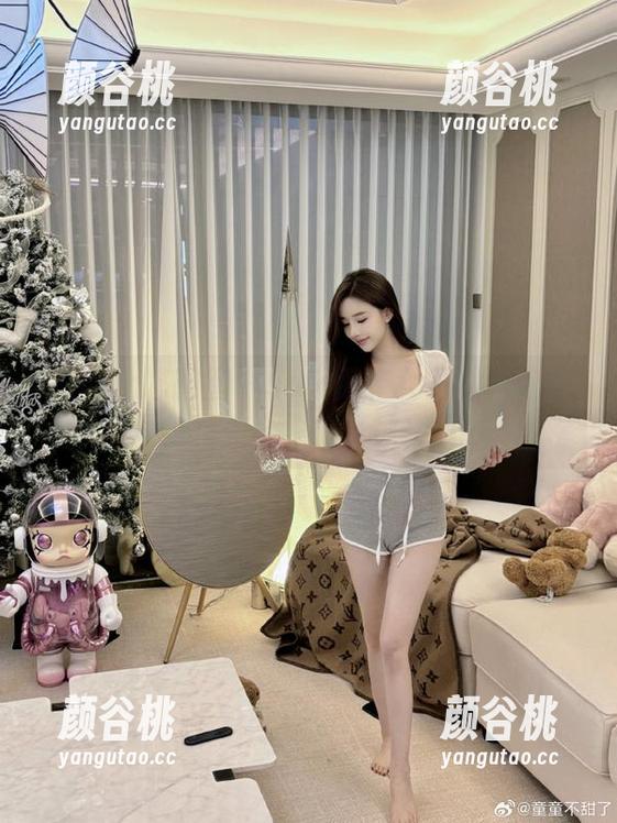 Feilin嗲囡囡 - solo尹菲女王私人专辑：原图与精美合集揭开神秘面纱.txt