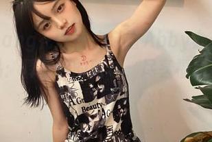HuaYang花漾 – 白茹雪Abby办公室写真作品：释放你的眼球，尽享福利与美丽的双重盛宴.txt