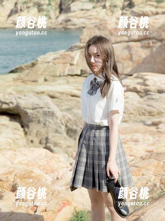 HuaYang花漾 - 牛仔裤穿搭秘籍，绮里嘉ula原图写真照片告诉你怎么做.txt