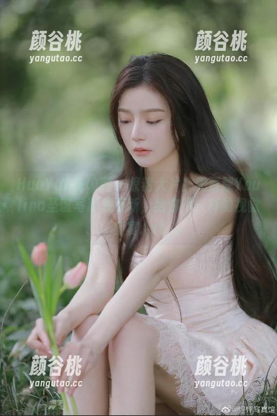 HuaYan花の颜 - 惊艳大片！兜豆靓Youlina圣诞写真集更新，给你不一样的视觉盛宴.txt