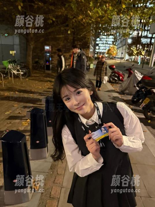 IMiss爱蜜社 - 最新惊艳！周于希肉丝写真作品，展现无与伦比的魅力与气质.txt