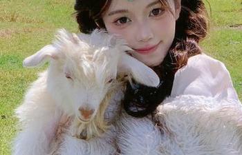 IMiss爱蜜社 – 娜大少爷的制服风情，无圣光美图展现经典与时尚的完美融合.txt