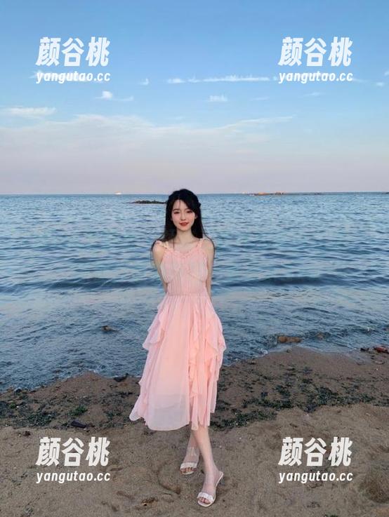 IMiss爱蜜社 - 领略王雨纯的纯白之美，原创作品集原图一览无余.txt