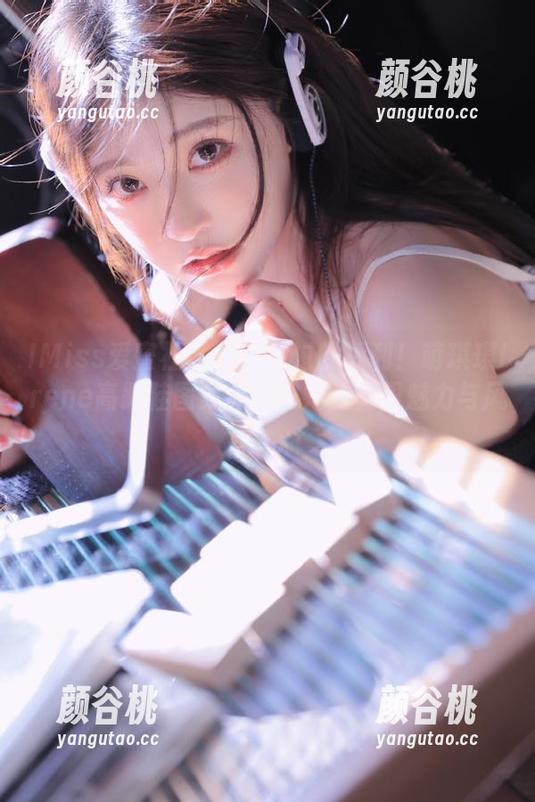 IMiss爱蜜社 - 不容错过的福利！萌琪琪Irene高跟鞋图集，展现她的无限魅力与风采.txt