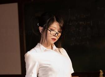 辉煌节日气氛！Leah梓未的2022圣诞私拍资源一探究竟.txt
