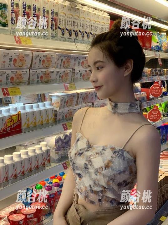 MFStar模范学院 - 体验佘贝拉bella校园写真中的青春活力，观看她的时尚与个性.txt