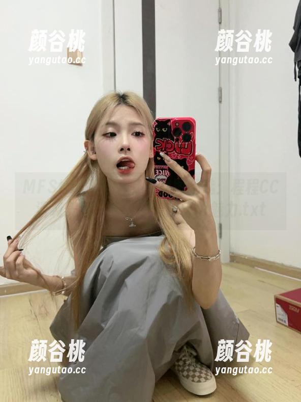 MFStar模范学院 - 套图精选：程程CC清纯美照，展现年轻的无限魅力.txt
