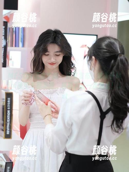 MFStar模范学院 - 独家发布：糯美子Mini镂空主题美图，精彩下载一次满足！.txt