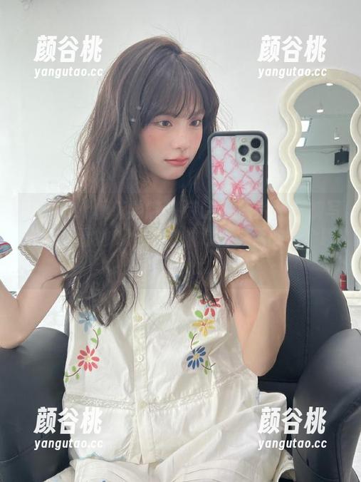MFStar模范学院 - 诗诗kiki的牛仔裤写真，观看她如何用幽默对待生活的每个瞬间.txt