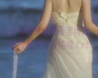 她的白色长裙在喵糖映画里闪耀，而我的高清写真只有尴尬.txt