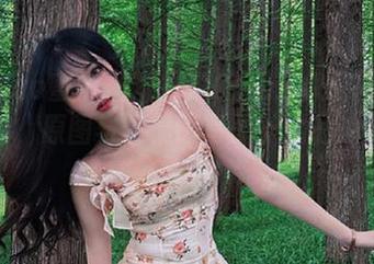 MiiTao蜜桃社 – 探索Cris_卓娅祺的粉色风情，原图与图集谱写属于她的浪漫故事.txt