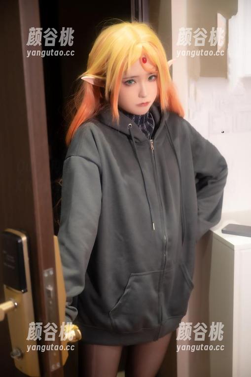 Quan冉有点饿带来的视觉盛宴：观看NIKKE胜利女神爱丽丝的独特写真合集，绝对不容错过！.txt