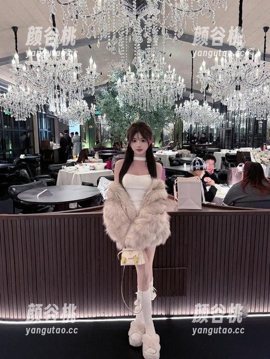 SIEE丝意 - 妞妞的写真作品，正义的颜色为你的壁纸增添无限活力！.txt