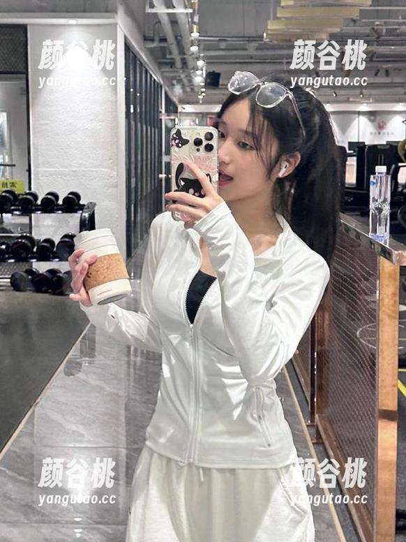 TGOD推女神 - 免费图册，琪琪qlql的职业装完美展示，助你职场搭配灵感源源不断！.txt
