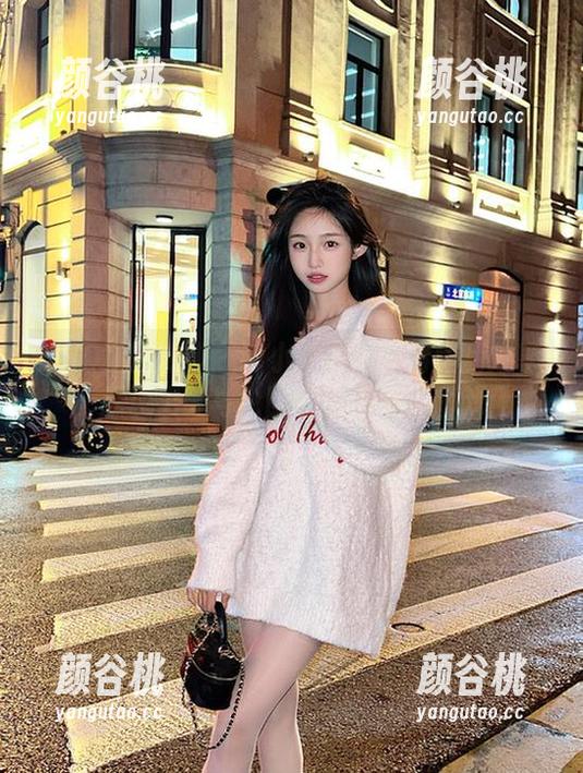 TGOD推女神 - 纯小希美腿高清作品分享，展现出无与伦比的风采与气质.txt