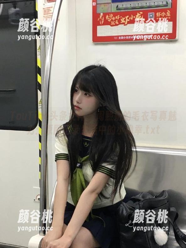 TouTiao头条女神 - 周熙妍的毛衣写真魅力：原图记录生活中的小确幸.txt