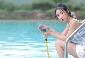 TouTiao头条女神 – 大悦悦蕾丝系列写真图包：轻盈流动的浪漫与神秘感.txt