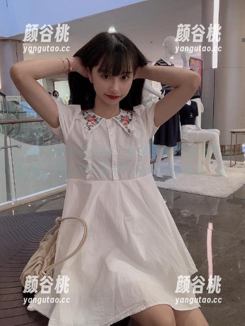 TouTiao头条女神 - 小热巴毛衣时尚写真合集，尽显她的优雅气质与热情图册.txt