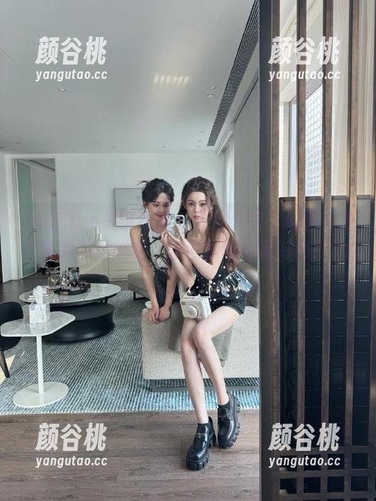 TouTiao头条女神 - 原图分享：幻雪儿职业装的背后故事，谁说职场不能时尚？.txt