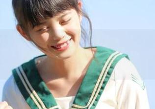 TouTiao头条女神 – 在山水间游走，杨曼妮的户外私房图包情绪与风景交织.txt