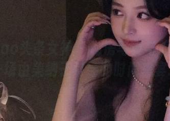 TouTiao头条女神 – 私房写真与旗袍之美：一场由美纳子引导的时尚盛宴.txt