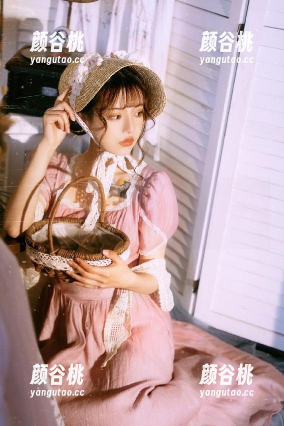 UGirls尤果网 - 在线浏览芊小童教室的写真作品，动人图片传递着她的青春气息.txt