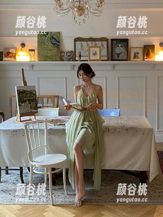 UGirls尤果网 - 谭晓彤带来的油亮写真在线上线，撩动视觉感官的绝美之旅不可错过.txt