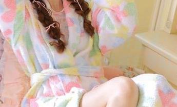 UGirls尤果网 – 最新写真作品集：赵娜娜以水手服演绎青春的动感与梦幻.txt