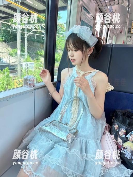 UGirls尤果网 - 不花钱也能欣赏，金佳佳的纯白美图免费奉上！.txt
