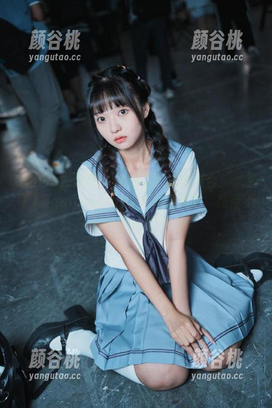 UGirls尤果网 - 美丽与艺术的结合：欣赏飞Angelababy的JK写真原图，感受不一样的视觉盛宴.txt