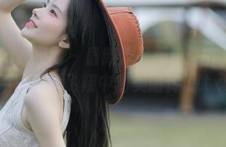 UGirls尤果网 – 最新作品揭秘：齐贝贝空姐写真，飞翔中的美丽传说.txt