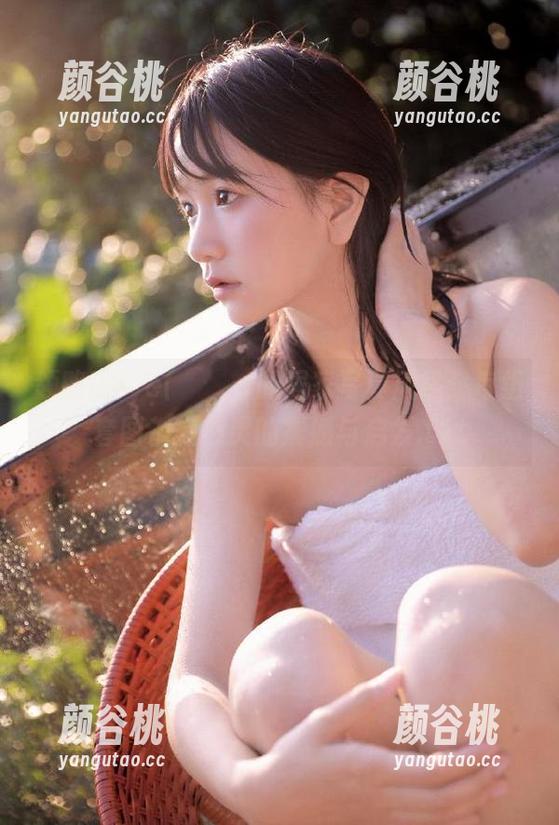 领略Uhye(이유혜)的居家写真风格：每组套图都是心灵的震撼与启发.txt
