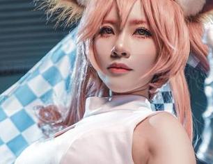 Uki雨季与校园的艺术旅程：她的写真作品与独特资源一览无遗.txt