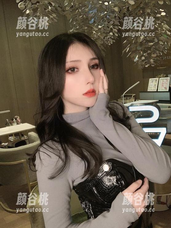 Vams子全新写真更新上线，光辉兔女郎唤起你的甜美梦境.txt