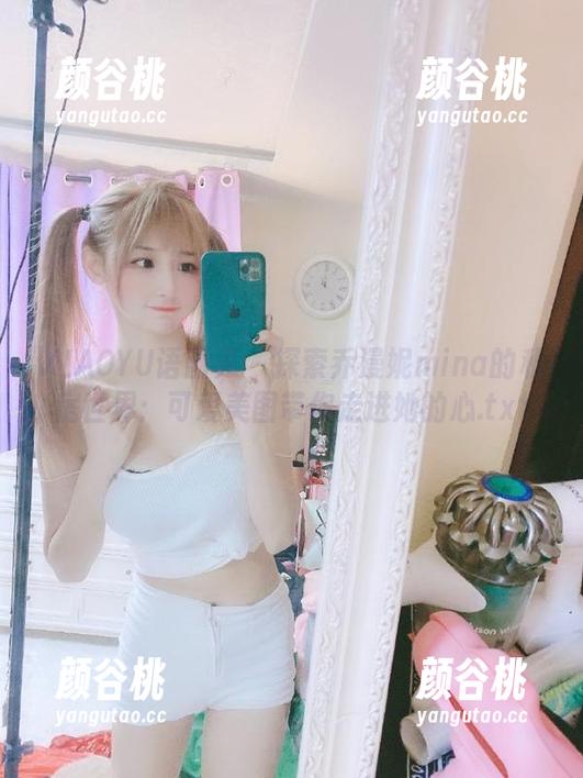 XIAOYU语画界 - 探索乔漫妮mina的私房世界：可爱美图带你走进她的心.txt