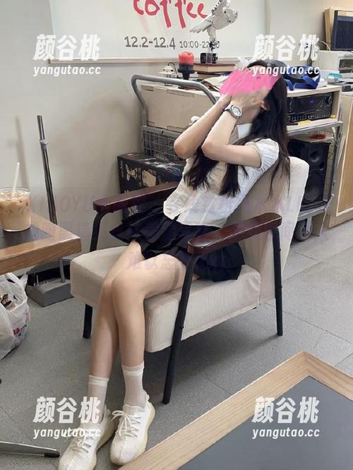 XIAOYU语画界 - 在线赏析冯木木LRIS的暗黑精灵丝袜美腿写真，绝美瞬间令人难以忘怀.txt