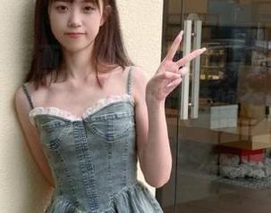 XIAOYU语画界 – 萌汉药baby很酷短裙私拍图包，带你感受她独特的个性与时尚态度.txt