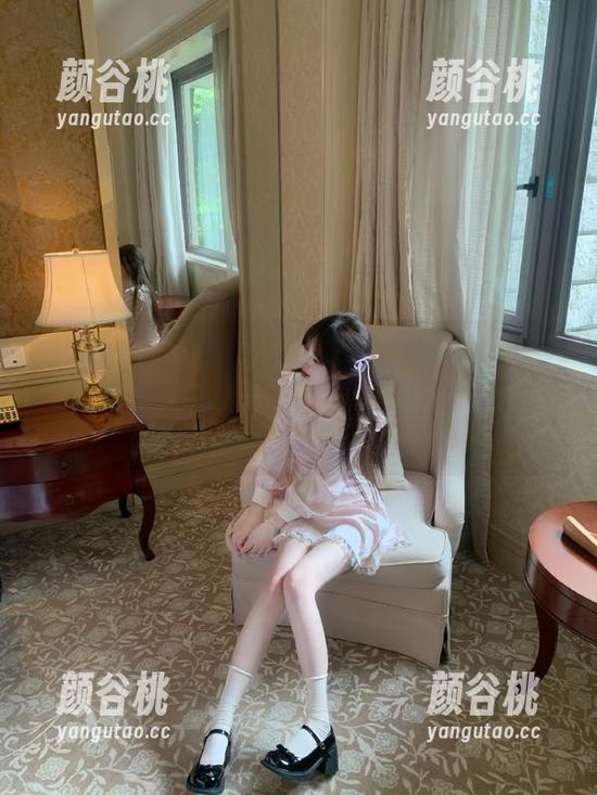 Xiuren秀人网 - 不可思议！Lavinia肉肉白丝私房美图突破想象，令人血脉喷张！.txt