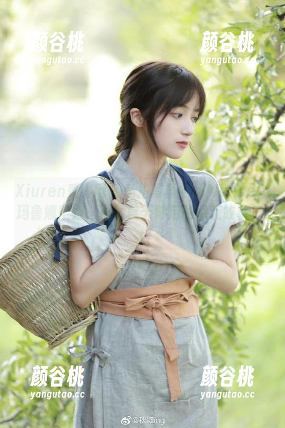 Xiuren秀人网 - 私拍写真中的Manuela玛鲁娜空姐，探索航天背后的点滴故事.txt
