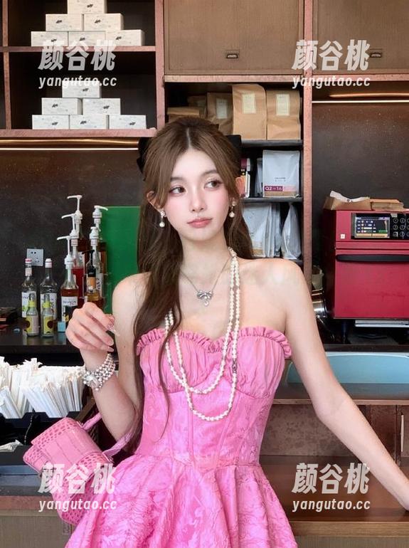 Xiuren秀人网 - 丹妮Danny的夏日之旅：一份图集带你领略她的迷人风采合集.txt