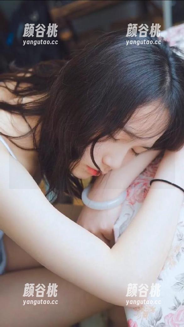 Xiuren秀人网 - 你的兔妹妹全新系列“裤里丝”上线，最新照片展示她的独特风格！.txt