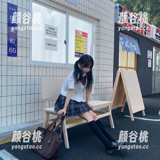 Xiuren秀人网 - 冷月yuer厨娘高清照片，带你走进精致料理的艺术世界.txt