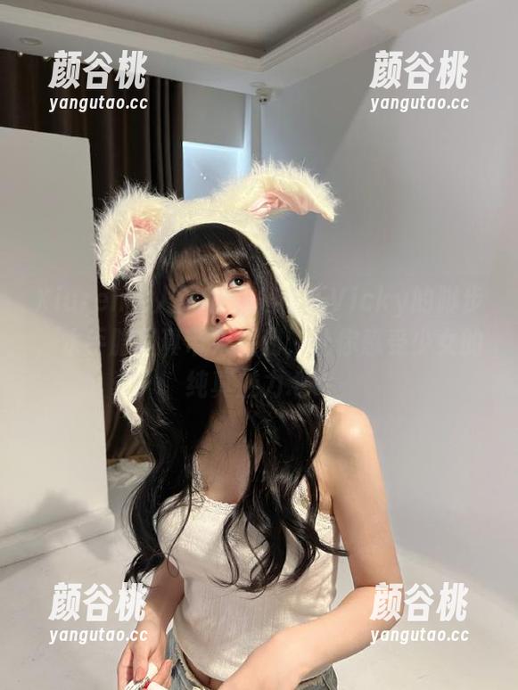Xiuren秀人网 - 跟随可乐Vicky的脚步，水手服写真带来福利，让你感受少女的纯真魅力.txt