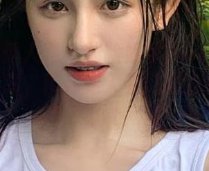 Xiuren秀人网 – 体验媛宝儿boa红裙写真原图分享，带你走入梦幻般的视觉盛宴.txt