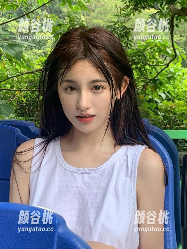 Xiuren秀人网 - 体验媛宝儿boa红裙写真原图分享，带你走入梦幻般的视觉盛宴.txt