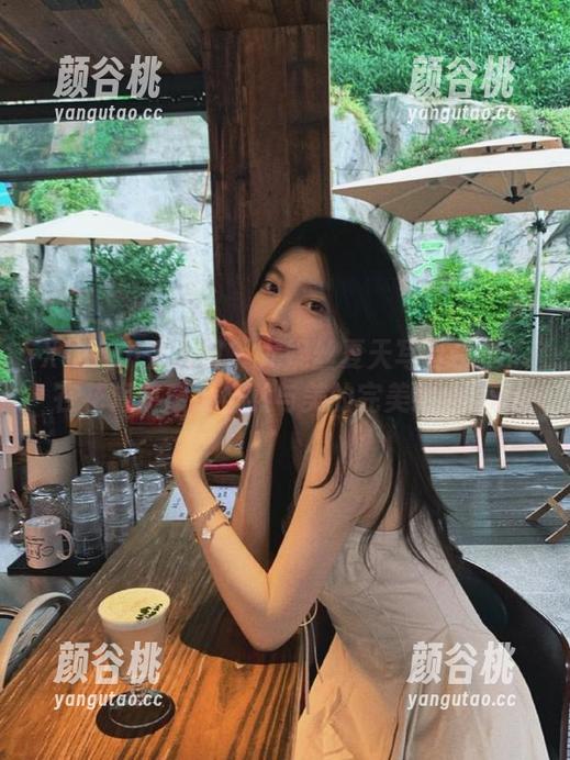 Xiuren秀人网 - 尤妮丝夏天写真精选：在花海中感受自然与美的完美结合.txt