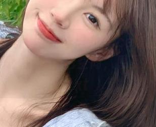 Xiuren秀人网 – 张思允Nice黑色写真美图大合集：穿越黑色空间，感受独特魅力.txt