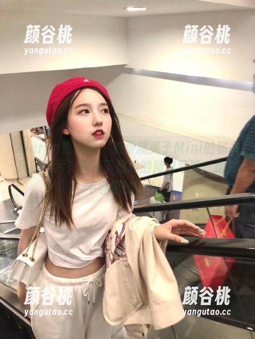 Xiuren秀人网 - 想要糯美子Mini的秘书风格图片？快来下载她的精彩写真，绝对不容错过！.txt
